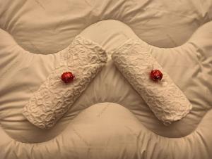 two red pillows on top of a white chair at Freddie house in Albiano