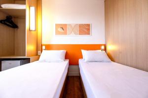 Postel nebo postele na pokoji v ubytování HUS Hotel MARINGA
