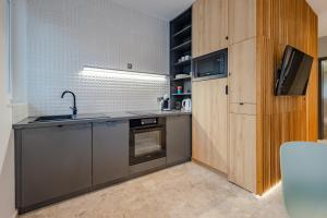 Kuchyňa alebo kuchynka v ubytovaní Vitorlás Wellness Apartman Siófok By BLTN