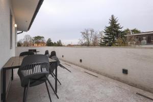 Balkón alebo terasa v ubytovaní Vitorlás Wellness Apartman Siófok By BLTN