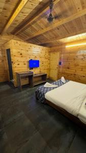 TV a/nebo společenská místnost v ubytování OZIBA BEACH RESORT + 29 fotografií