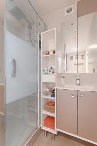 Vonios kambarys apgyvendinimo įstaigoje Residor - Warm appartement near Paris