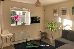 a living room with a couch and a window at Beach Braunton Spacious 3 Bed House By Dreamy Homes Short Lets & Serviced Accommodation Free Parking in Braunton