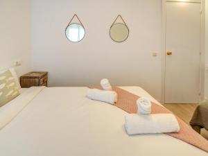 Posteľ alebo postele v izbe v ubytovaní Clarimar Duplex by Hello Homes Sitges
