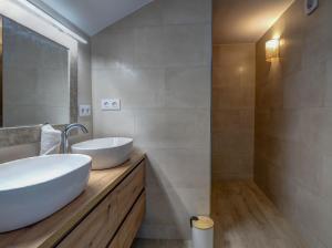 Kúpeľňa v ubytovaní Clarimar Duplex by Hello Homes Sitges