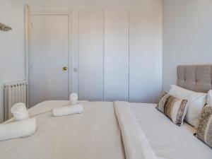 Posteľ alebo postele v izbe v ubytovaní Clarimar Duplex by Hello Homes Sitges