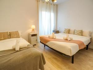 Posteľ alebo postele v izbe v ubytovaní Clarimar Duplex by Hello Homes Sitges