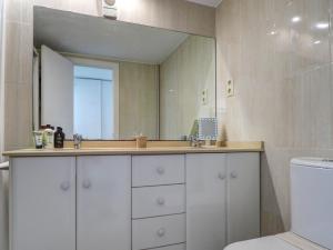 Kúpeľňa v ubytovaní Clarimar Duplex by Hello Homes Sitges