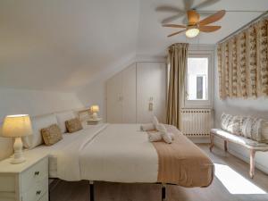 Posteľ alebo postele v izbe v ubytovaní Clarimar Duplex by Hello Homes Sitges