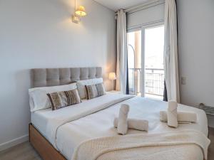 Posteľ alebo postele v izbe v ubytovaní Clarimar Duplex by Hello Homes Sitges