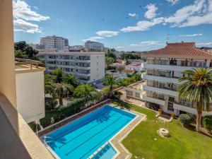 Bazén v ubytovaní Clarimar Duplex by Hello Homes Sitges alebo v jeho blízkosti