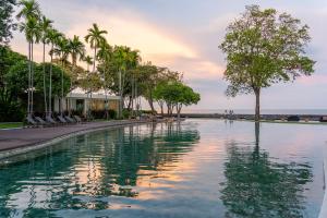 Seaview & beachfront 2BR (2F) 1min CicadaMarket