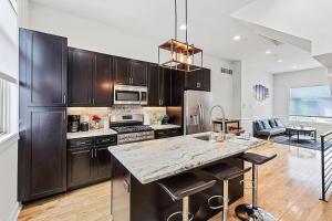 Η κουζίνα ή μικρή κουζίνα στο Roof Deck Oasis near PENN and CHOP