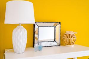 a lamp and a mirror on a shelf at OPP Liverpool - Perfect for contractors and travellers, BIG SAVINGS booking 4 nights or more! in Liverpool