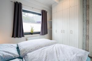 Giường trong phòng chung tại AMW8d Ferienhaus Moin