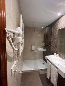 Koupelna v ubytování Hotel Montesol Benidorm