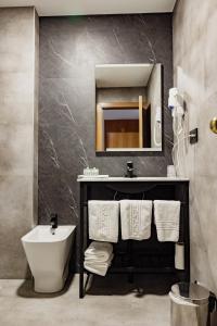 a bathroom with a sink and a mirror at Hotel Casa Lorenzo in Villarrobledo