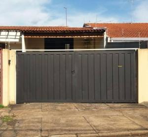 Το κτήριο όπου στεγάζεται  η παραθεριστική κατοικία