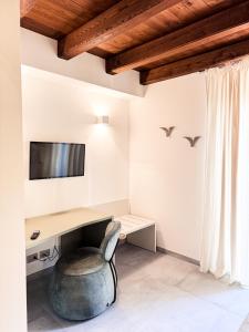 a living room with a desk and a chair at Amerina Apartments in Vasanello