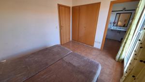 Posteľ alebo postele v izbe v ubytovaní Mas Pinell, 3 bedroom at 50m from the beach.