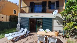 Balkón alebo terasa v ubytovaní Mas Pinell, 3 bedroom at 50m from the beach.