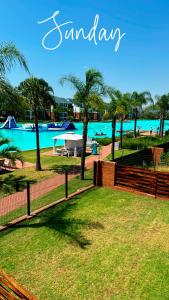 un cartel para un complejo con vistas a la piscina en The Blyde Crystal Lagoon Luxury Stays, en Pretoria