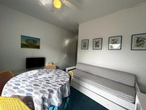 a bedroom with a bed and a tv in it at Villa Ninfea in Grado