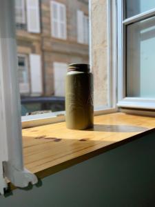 a bottle sitting on top of a window sill at Appartement le Regnaudin in Moulins