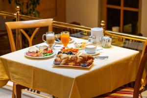 Makanan di atau berdekatan hotel