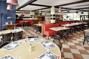 Restoran või mõni muu söögikoht majutusasutuses Novotel Suites Genève Aéroport