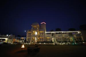 a large building at night with lights at The Kumbha Mahal Resort in Kumbhalgarh