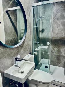 a bathroom with a toilet and a sink and a mirror at Katrina - Kunigiškių apartamentai - Mano Jūra 2 in Palanga