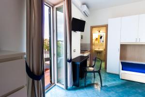 TV a/nebo společenská místnost v ubytování Don Giorgio Rooms & Apartments + 6 fotografií