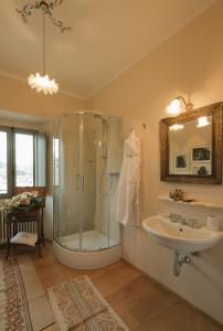 a bathroom with a shower and a sink at B&B Palazzo Mattei in Novafeltria