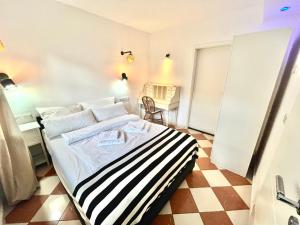 a bedroom with a bed with a black and white stripes at VILLA ORCHARD Frankfurt in Zeilsheim