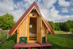 O grădină în afara Maple bungalows