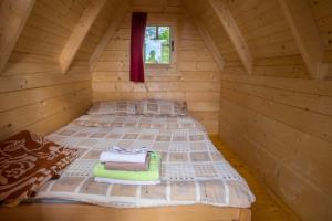 Un pat sau paturi într-o cameră la Maple bungalows