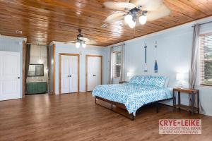 a bedroom with a bed and a ceiling fan at Riverwood Lodge in Foley