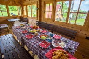 Mâncare la sau în apropiere de acest camping