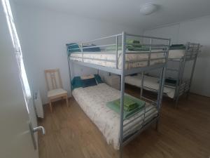 a room with two bunk beds and a chair at Ha-Py Friends in Campan