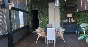 a table and chairs on a patio with ivy at Les Chambres de Amelie B&B in Bologna