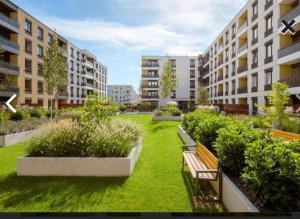 Vonkajšia záhrada v ubytovaní Apartament Zielony Zakątek Wrocław free parking, ochrona