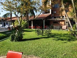 a yard with chairs and tables and a building at HOTEL SANTA MARIA in Asuncion