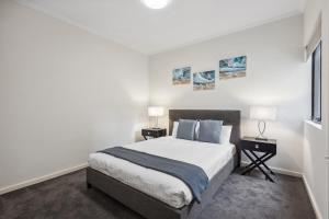 Katil atau katil-katil dalam bilik di First-Class Townhouse w free parking and Wi-Fi