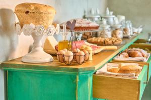a buffet with bread and pastries on a table at Il Fienile di Assisi in Assisi