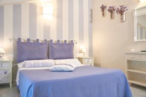 A bed or beds in a room at Il Fienile di Assisi Még 37 kép