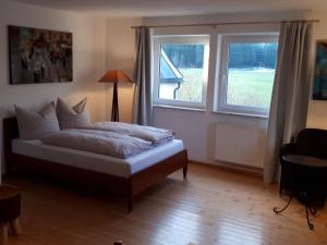 Llit o llits en una habitació de Die Remise - Schmidsfelden 12 - 88299 Leutkirch im Allgäu