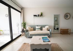 سرير أو أسرّة في غرفة في Superb Studio Lagoon View