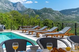 Γενική θέα στο βουνό ή θέα στο βουνό από  αυτή η βίλα +42 φωτογραφίες