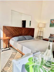 Rúm í herbergi á Curiol Boutique Hotel & Lounge